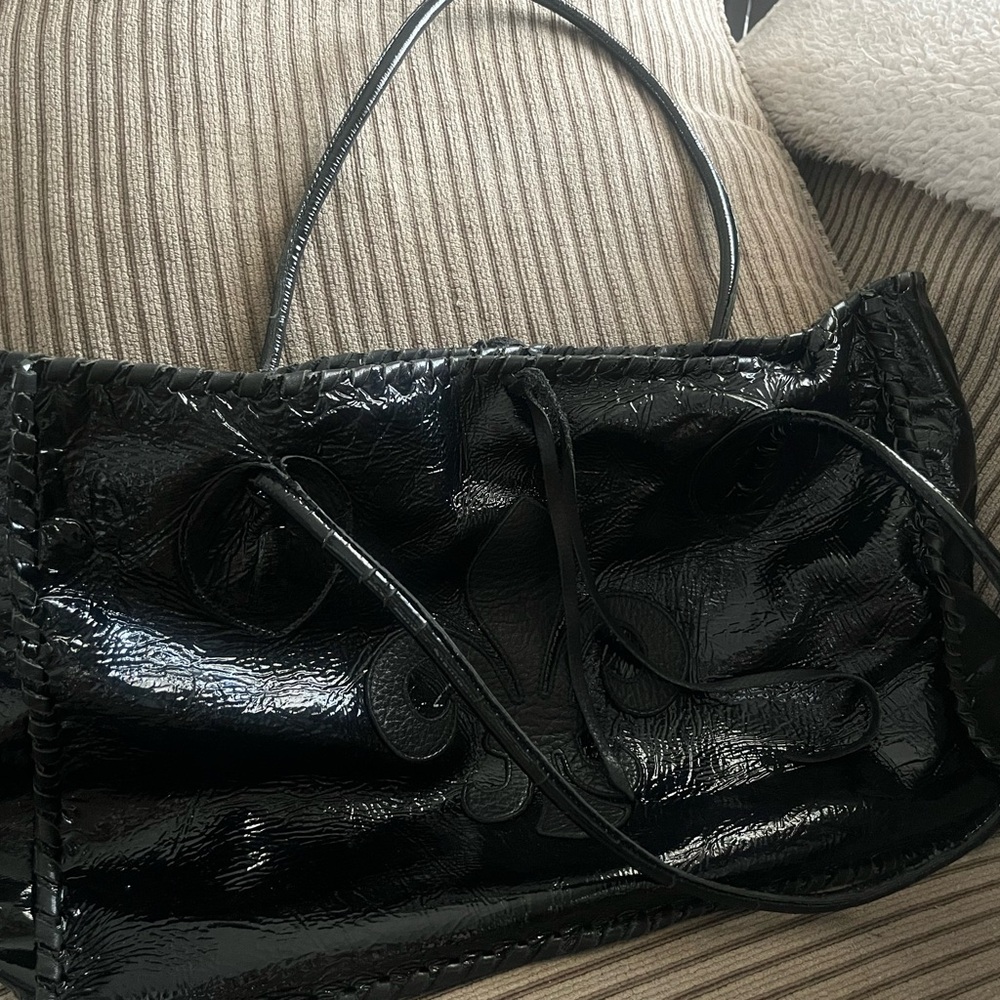 Black patent leather Carla Mancini tote bag